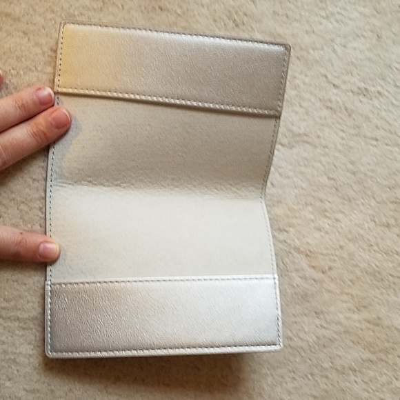 Understated Leather passport holder & luggage tag - Picture 4 of 8